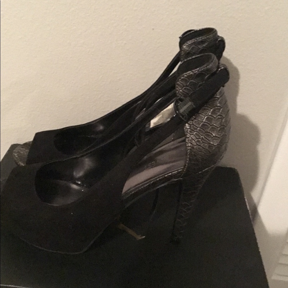 Shoes - Picture 2 of 3
